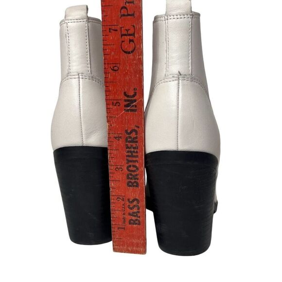 Marc Fisher Carves Cream Leather Side Gores Pull on Bootie Boot 6M Vanilla Girl - Picture 7 of 11